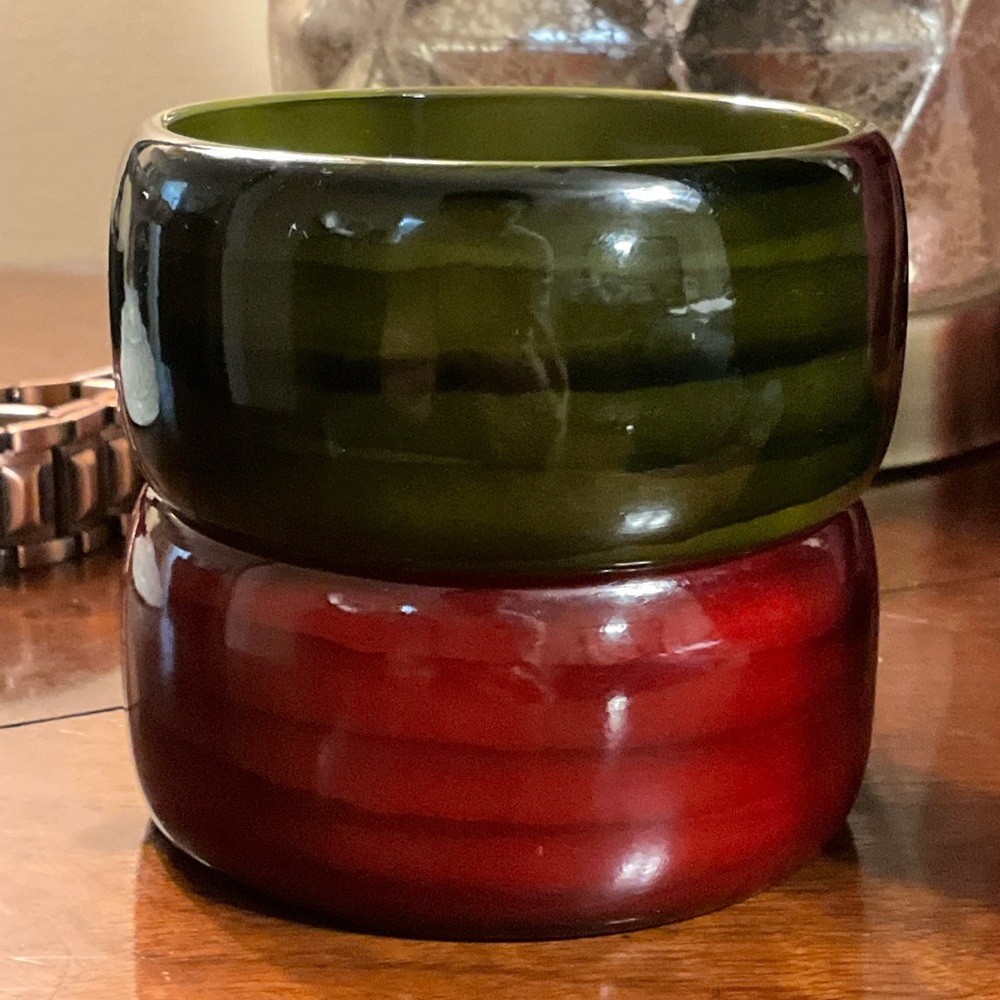 MARBLE OS Wide Bracelet Set Streaked Red Green NWT